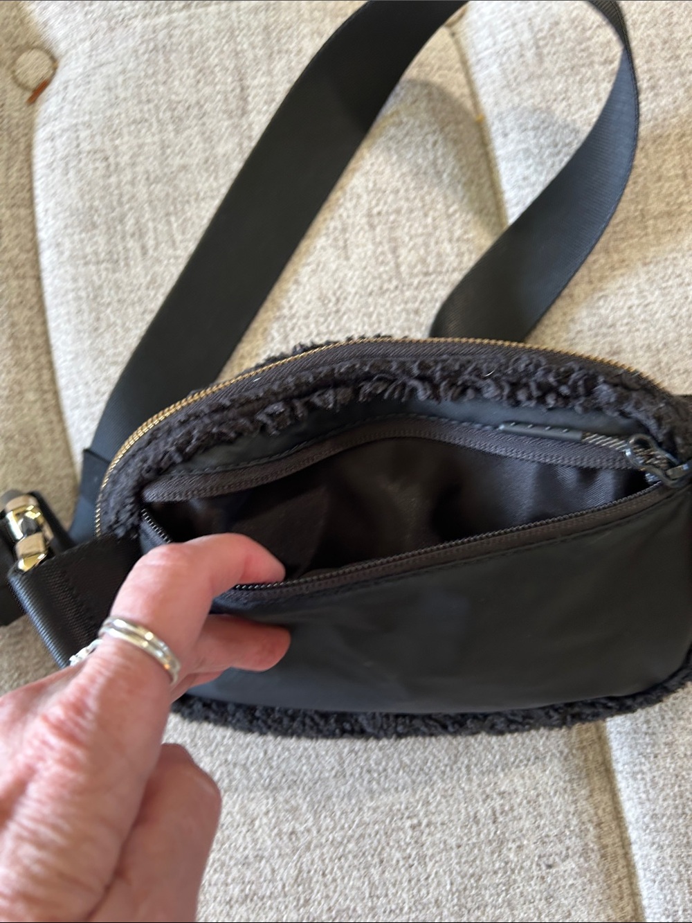 LULU LEMON EVERYWHERE FLEESE IN BLACK GOLD HARDWARE FANNY PACK CROSSBODY BAG - Picture 5 of 11